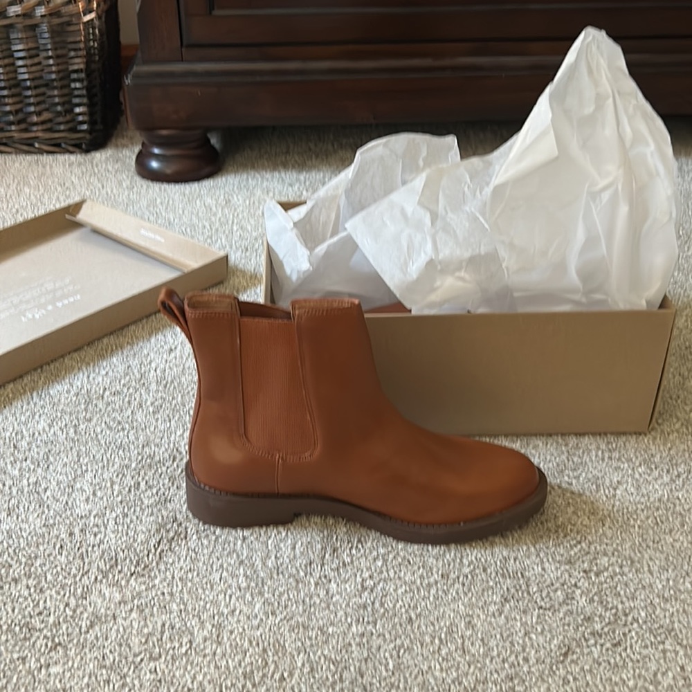 Madewell The Clearly Chelsea Boot in Leather - Picture 3 of 7
